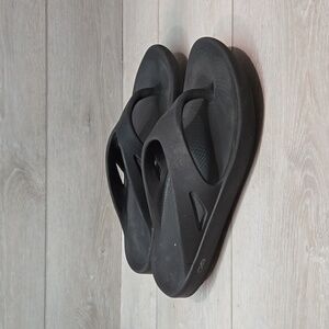 Oofos Mens Thong Sandals Flats shoes sz 12